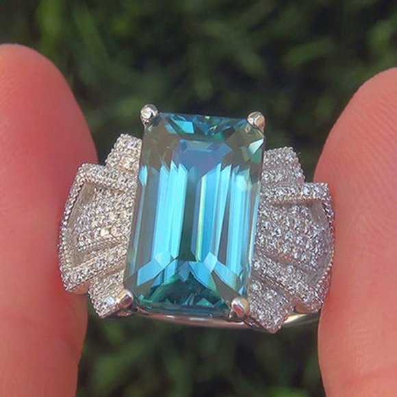 18K White Gold Blue Topaz Diamond Radiant Cut Ring - Picture 5 of 5